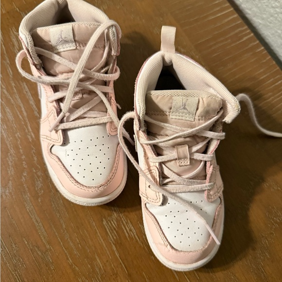 Nike Jordan 1 Mid Pink & Purple Toddler Girl Shoes in Size 9C - Picture 3 of 6